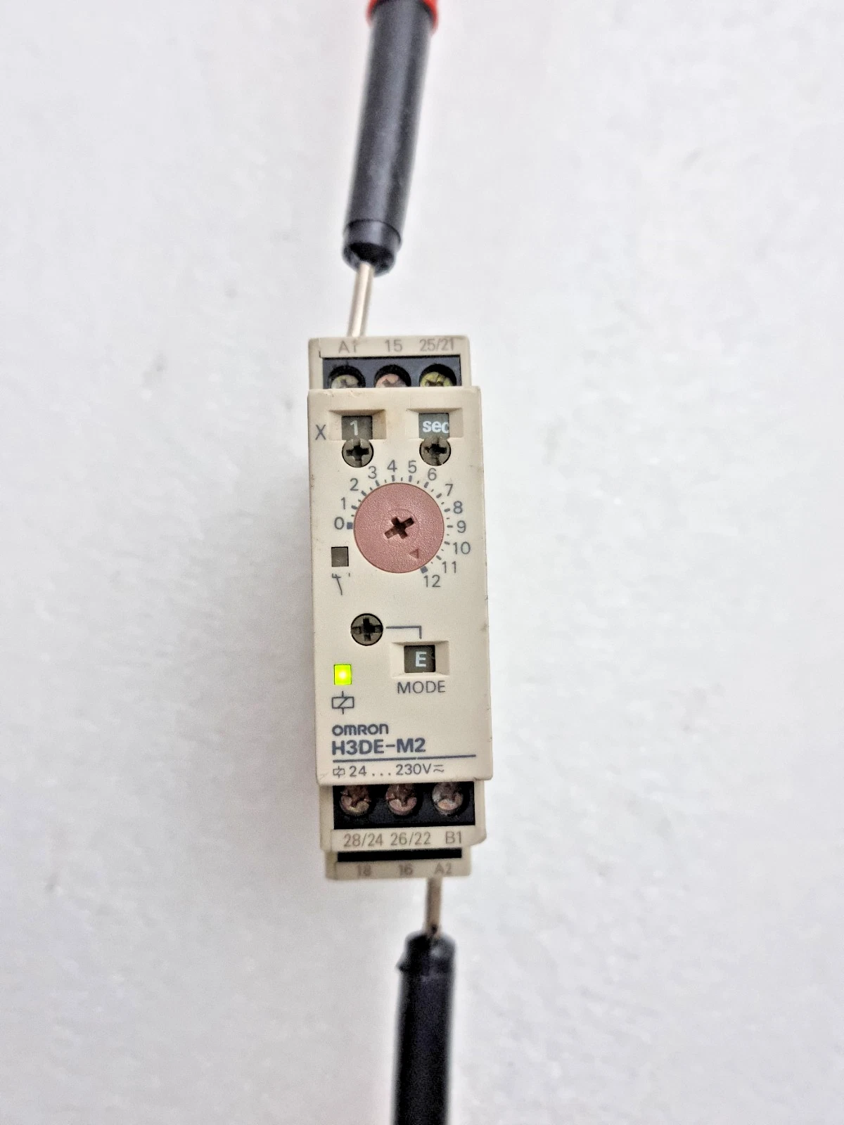 Omron H3DE-M2 Timer 24-230Vac/Dc 0.1s-120h (Used)